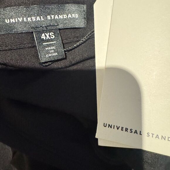 Universal Standard Ro Short Sleeve Knit Button Down Shirt Size 4XS (00-0) - Picture 3 of 6